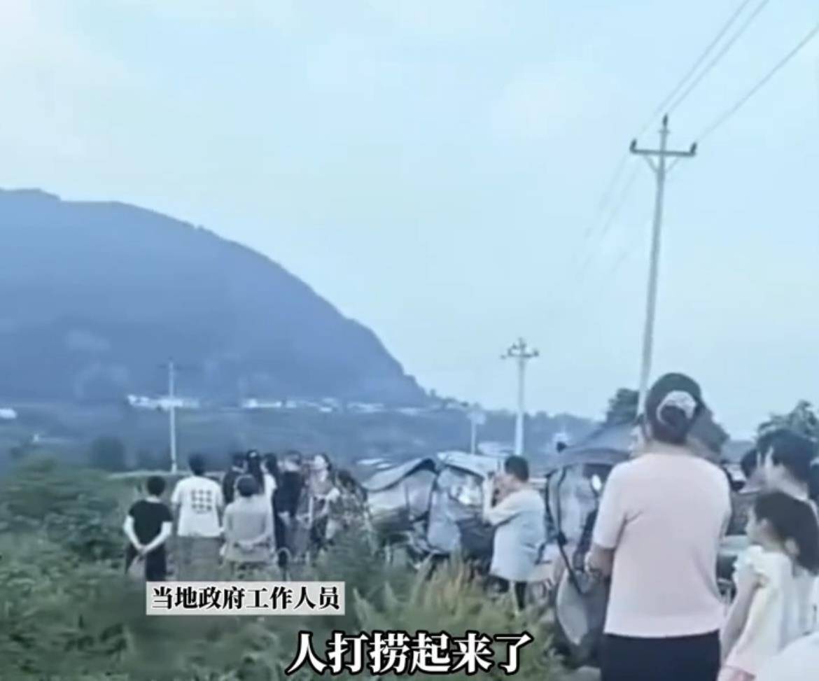皇冠皇冠平台
_重庆男子带一双儿女钓鱼皇冠皇冠平台
，3人不幸全部溺亡，事发河段坡陡水急水深超4米