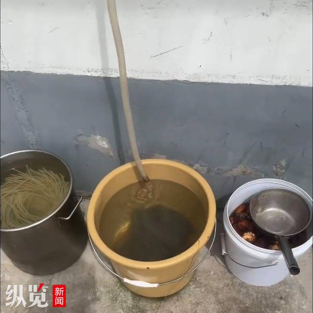 足球盘口出租
_网友曝光江苏一饭店用空调冷凝水泡发粉丝足球盘口出租
，当地市监局正在处理中