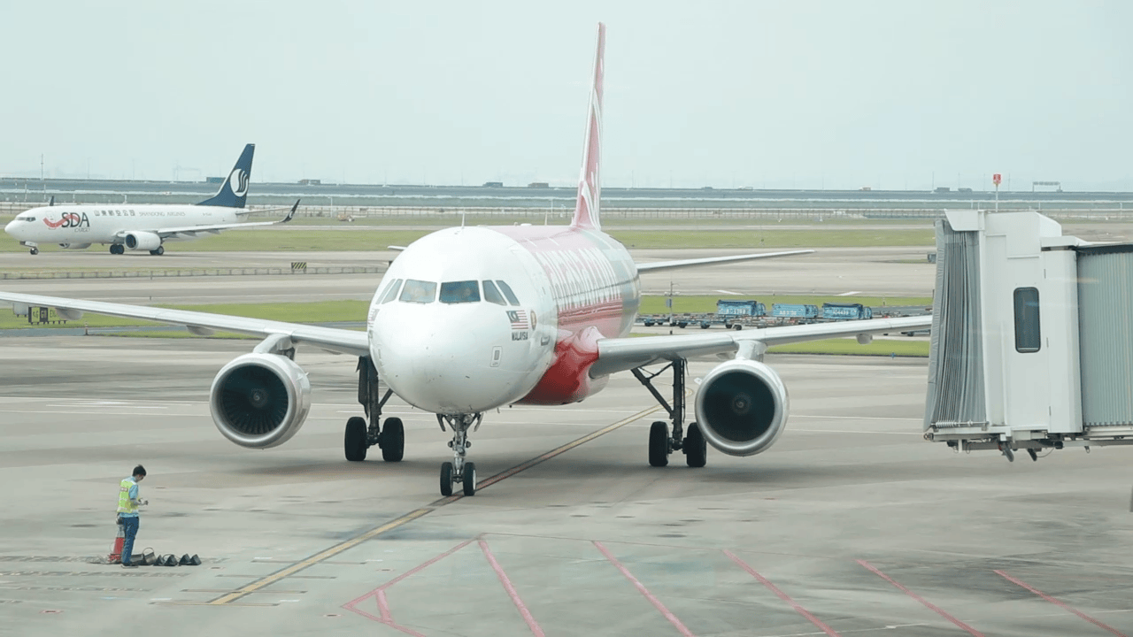 利物浦 vS 皇家马德里
_深圳机场口岸出入境人次突破550万 创历史同期新高